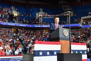 Đương kim Tổng thống Mỹ Donald Trump phát biểu vận động tranh cử tại TP Tulsa ngày 20-6. Ảnh: AFP