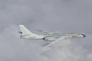 Một máy bay ném bom H-6 của Không quân Trung Quốc. Ảnh: REUTERS