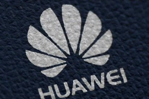 Logo Huawei trên một thiết bị công nghệ xuất khẩu sang Anh. Ảnh: REUTERS