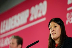 Phát ngôn viên Công Đảng đối lập Lisa Nandy khẳng định Anh quốc nên loại bỏ Trung Quốc khỏi các dự án hợp tác trước những tranh cãi về luật an ninh mới ở Hong Kong.