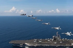 Các tiêm kích Mỹ cất cánh từ tàu sân bay USS Ronald Reagan trong đợt diễn tập Không quân vào tháng 12-2019 ở Biển Đông. Ảnh: AFP