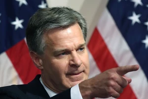 Ông Christopher Wray trong một cuộc họp báo ở trụ sở FBI, thủ đô Washington (Mỹ) vào tháng 6-2018. Ảnh: AFP