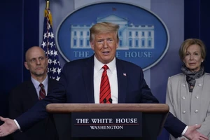 Tổng thống Donald Trump trong một cuộc họp báo về tình hình COVID-19 ở Mỹ ngày 12-3. Ảnh: CNN