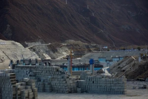 Công trình thi công đập Jiacha của Trung Quốc ở Tây Tạng (Ảnh chụp vào tháng 10-2018). Ảnh: REUTERS