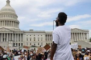 Ông Trump giảm nhẹ hành vi bạo lực cảnh sát với người da màu