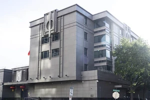 Ảnh chụp khuôn viên bên ngoài lãnh sự quán Trung Quốc ở TP Houston, bang Texas ngày 22-7. Ảnh: AP