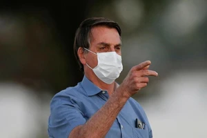 Tổng thống Brazil Jair Bolsonaro có mặt tại Cung điện Alvorada ở Brasípa, Brazil, ngày 24-7-2020.