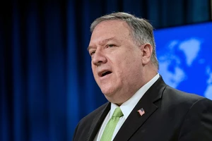 Ngoại trưởng Mỹ Mike Pompeo trong một cuộc họp báo ở Nhà Trắng vào tháng 3-2020. Ảnh: REUTERS