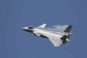 Tiêm kích J-20 của Trung Quốc. Ảnh: REDDIT