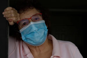 Bà Laura Gross được chữa khỏi COVID-19 hồi tháng 3 nhưng vẫn chịu đựng di chứng dai dẳng suốt bốn tháng qua. Ảnh: REUTERS