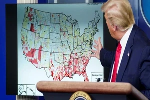 Tổng thống Mỹ Donald Trump trong một cuộc họp bàn về đại dịch COVID-19 ở Nhà Trắng. Ảnh: REUTERS.