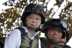 Nhà lãnh đạo Đài Loan Thái Anh Văn trong trang phục quân đội. Ảnh: AFP