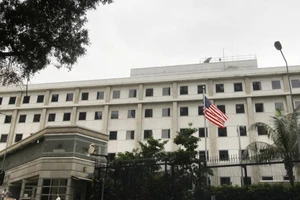 Bên ngoài Tổng lãnh sự quán Mỹ tại Hong Kong và Macau. Ảnh: SCMP/Edward Wong.