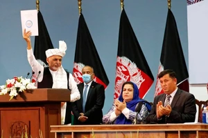 Tổng thống Afghanistan Ashraf Ghani trong bài phát biểu thông báo việc thả 400 tù nhân Taliban ngày 9-8. Ảnh: REUTERS