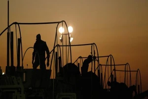 Xe chở thiết bị quân sự Mỹ gần khu vực biên giới Iraq và Kuwait.