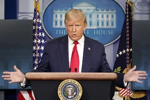 Tổng thống Mỹ Donald Trump trong buổi họp báo ngày 14-8 tại Nhà Trắng. Ảnh: AP