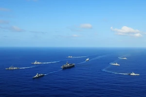 Tàu chiến Mỹ, Nhật và Úc tiến hành tập trận chung ở biển Philippines vào tháng 7. Ảnh: REUTERS