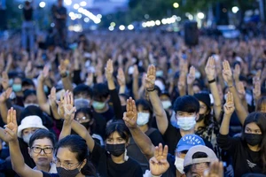 Biểu tình ở thủ đô Bangkok, Thái Lan ngày 16-8. Ảnh: AP