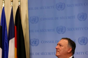 Ngoại trưởng Mỹ Mike Pompeo trả lời báo chí hôm 20-8. Ảnh: REUTERS