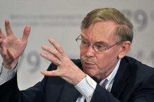 Cựu Chủ tịch Ngân hàng Thế giới Robert Zoellick phát biểu tại sự kiện do Viện Kinh tế Quốc tế Peterson tổ chức ở thủ đô Washington DC (Mỹ) hôm 25-8. Ảnh: AP