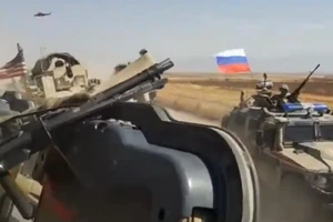 Hình ảnh từ một video được cho là quay cảnh lực lượng Mỹ và Nga đụng độ hôm 25-8 ở đông bắc Syria. Ảnh: SPUTNIK/TWITTER