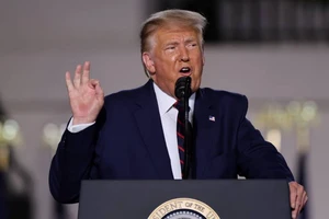 Tổng thống Mỹ Donald Trump phát biểu trong ngày đầu tiên của Đại hội toàn quốc của Đảng Cộng hòa tại Charlotte, Bắc Carolina, Mỹ. ẢNH: REUTERS 