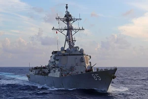 Tàu khu trục Mỹ USS McCampbell có trang bị tên lửa dẫn đường đã đến Đài Loan hồi tháng 5-2020. 
