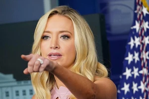 Thư ký báo chí Nhà Trắng Kayleigh McEnany trong cuộc họp báo ngày 31-8. Ảnh: THE GUARDIAN