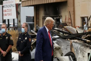 Tổng thống Donald Trump đến thăm thành phố Kenosha, bang Wisconsin, hôm 1-9.