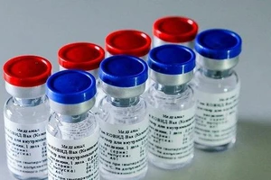 Các chai vaccine Sputnik V ngừa COVID-19 do Nga sản xuất.