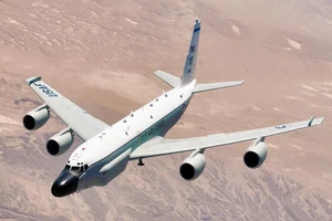 Máy bay trinh sát Mỹ RC-135.