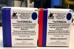 Những lô vaccine ngừa COVID-19 đầu tiên trên thế giới do Nga sản xuất được chụp ở Moscow.