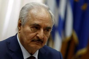 Nguyên soái Libya Khalifa Haftar tham gia cuộc họp tại Hy Lạp, ngày 17-1. 