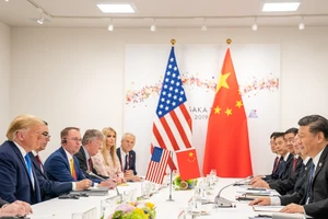 Phái đoàn Mỹ - Trung thảo luận giải quyết mâu thuẫn thương mại bên lề thượng đỉnh G20 ở Nhật tháng 6-2019. Ảnh: REUTERS