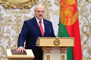 Ông Alexander Lukashenko tuyên thệ nhậm chức Tổng thống Belarus vào trưa 23-9. Ảnh: CGTN