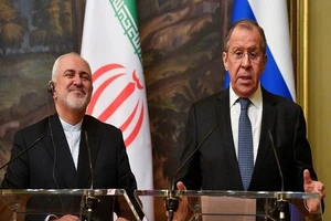 Ngoại trưởng Iran Mohammad Javad Zarif (trái) và Ngoại trưởng Nga Sergei Lavrov. 