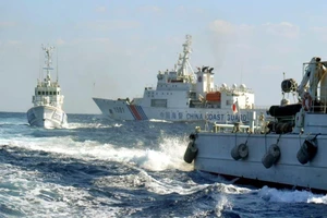 Một pha đối đầu giữa cảnh sát biển Nhật và tàu Trung Quốc gần quần đảo Senkaku/Điếu Ngư.