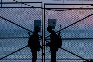 An ninh được thắt chặt trên hòn đảo Yeonpyeong do Hàn Quốc kiểm soát gần vùng biển Hoàng Hải.