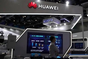 Gian hàng của Huawei tại một triển lãm công nghệ quốc tế ở Bắc Kinh (Trung Quốc) hồi đầu tháng 9. Ảnh: REUTERS