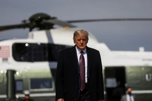 Tổng thống Donald Trump đặt chân đến bang New Jersey để vận động tranh cử, hồi tháng 9. Ảnh: CNBC