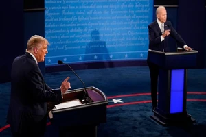 Tổng thống Mỹ Donald Trump và ứng viên đảng Dân chủ Joe Biden tại cuộc tranh luận đầu tiên hôm 29-9.