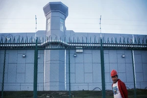 Các quan chức Trung Quốc nói các địa điểm ở Tân Cương mà phương Tây gọi là "trại tập trung" thực chất là "trung tâm dạy nghề". Ảnh: REUTERS 