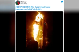 Hình ảnh ngọn lửa bùng phát dữ dội. Ảnh: YOZHANY