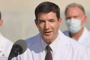 Tiến sĩ Sean Coley khẳng định Tổng thống Donald Trump có thể tham gia trở lại các sự kiện cộng đồng từ ngày 10-10.