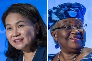 Hai nữ ứng viên tổng giám đốc WTO: Bà Yoo Myung-hee và bà Ngozi Okonjo-Iweala. Ảnh: AP