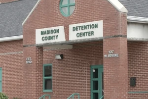 Trung tâm giam giữ hạt Madison, bang Mississippi (Mỹ). Ảnh: WBONTV (Mỹ)