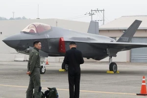 Một máy bay chiến đấu tàng hình F-35A tại căn cứ không quân Daegu, Hàn Quốc. Ảnh: REUTERS