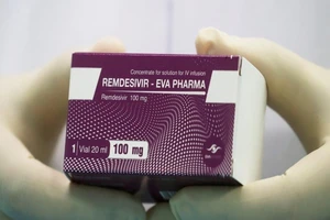 Thuốc ông Trump từng dùng được FDA cấp phép điều trị COVID-19