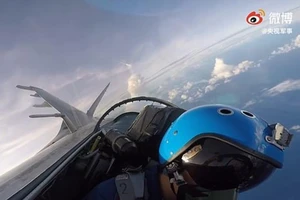 Không quân Trung Quốc đã phóng hàng chục tên lửa không đối không trong cuộc diễn tập hôm 20-10 và 21-10. Ảnh: CCTV