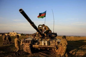 Những người lính Azerbaijan làm nhiệm vụ tại một trung tâm huấn luyện quân sự gần thành phố Ganja, Azerbaijan ngày 23-10.